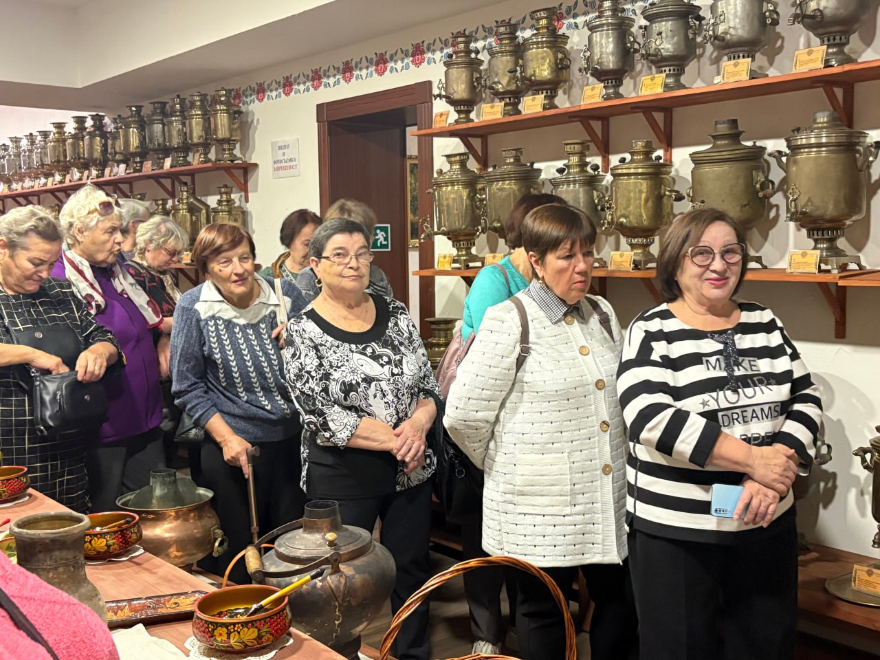 Саратовские пенсионеры посетили музей «Русские самовары»